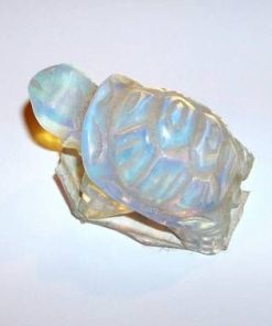 Brosca testoasa din opal